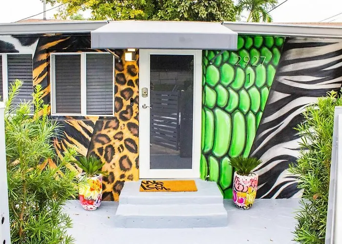 Unique Miami Art Escape W/ Hottub, Arcade & Murals
