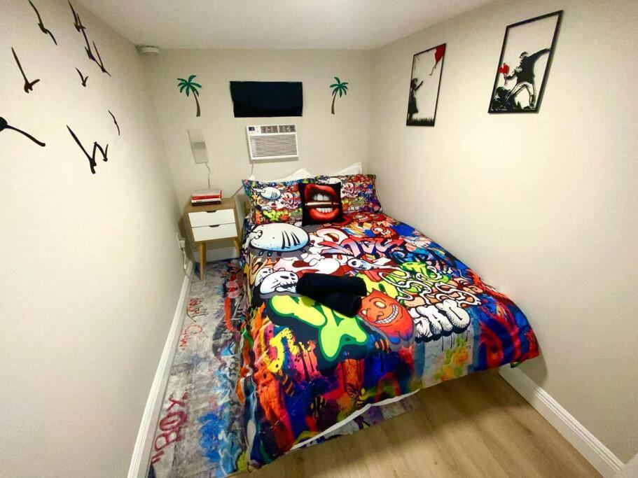 Hébergement de vacances Unique Art Escape W/ Hottub, Arcade & Murals