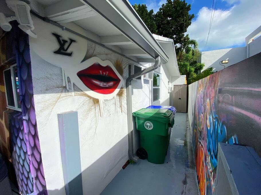Hébergement de vacances Unique Art Escape W/ Hottub, Arcade & Murals
