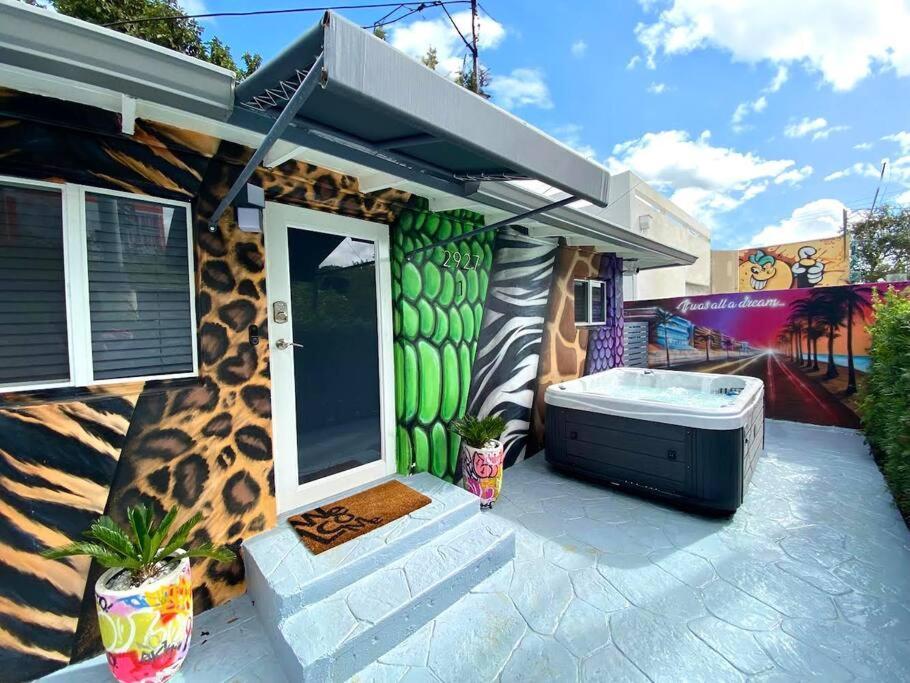 Hébergement de vacances Unique Art Escape W/ Hottub, Arcade & Murals